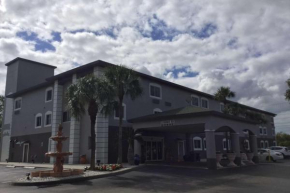 Days Inn & Suites by Wyndham Bonita Springs North Naples